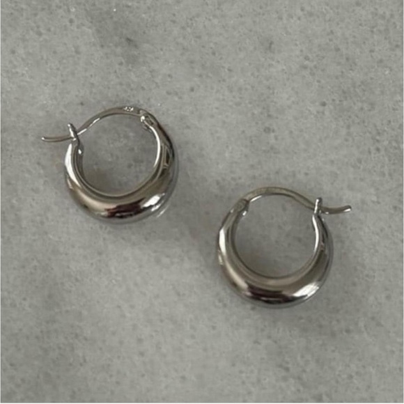Modest Lu Jewelry - Sterling Silver Luna Moon Vintage Style Hoop Earrings 

Brand New